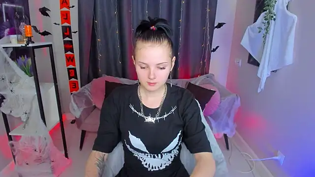 Snapshot of Leila_xxBaby chatting on 10-24-25, 11:50 Leila xxBaby online show from 10-24-25, 11:50