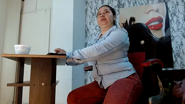 Snapshot of mariani_smith chatting on 12-02-25, 12:10 mariani smith online show from 12-02-25, 12:10