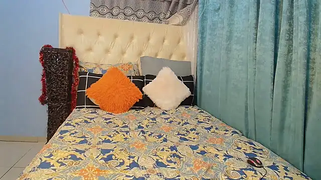 Snapshot of Violettx25 chatting on 11-18-25, 08:24 Violettx25 online show from 11-18-25, 08:24