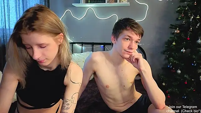 Snapshot of Lewis_and_Marta chatting on 12-05-25, 11:41 Lewis and Marta online show from 12-05-25, 11:41