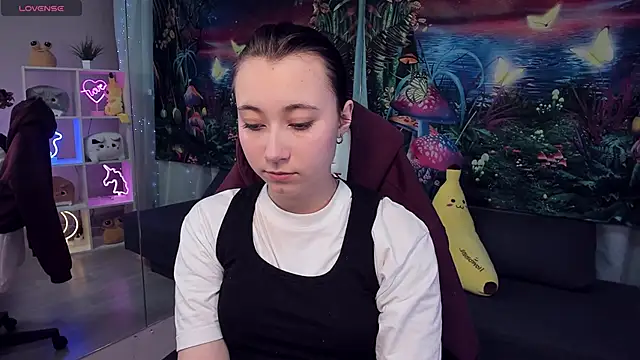 ClaraParks online show from 10-04-25, 06:28