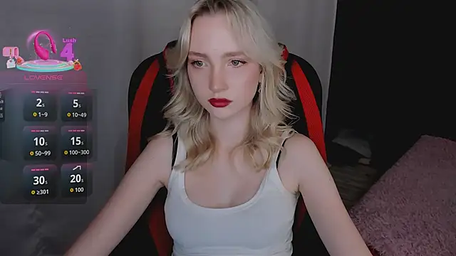 Snapshot of EllaBloom chatting on 02-14-26, 02:25 EllaBloom online show from 02-14-26, 02:25