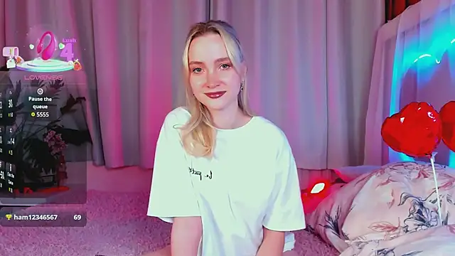 Snapshot of EllaBloom chatting on 02-22-26, 02:15 EllaBloom online show from 02-22-26, 02:15