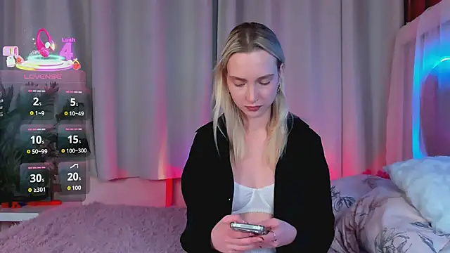 Snapshot of EllaBloom chatting on 02-25-26, 02:48 EllaBloom online show from 02-25-26, 02:48