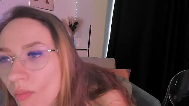 Snapshot of EvaBllake chatting on 10-27-25, 06:06 EvaBllake online show from 10-27-25, 06:06