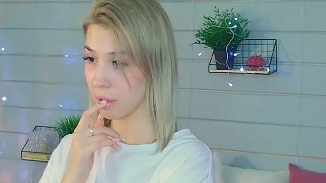 Snapshot of Bella_svon chatting on 05-14-26, 03:30 Bella svon online show from 05-14-26, 03:30