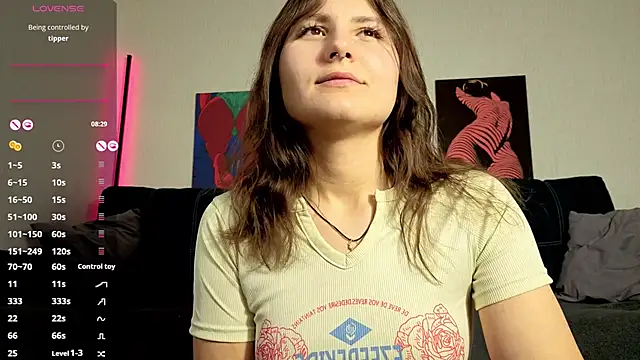 TrixiBell online show from 12-19-25, 04:41