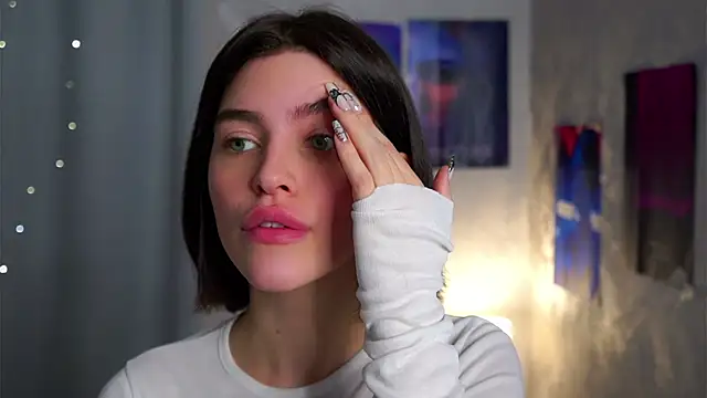 Snapshot of EleneButton chatting on 02-13-26, 01:23 EleneButton online show from 02-13-26, 01:23