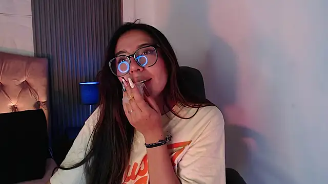 Snapshot of Bonnali_lune chatting on 11-01-25, 10:01 Bonnali lune online show from 11-01-25, 10:01