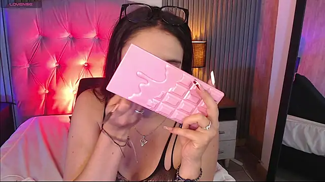 Snapshot of Bonnali_lune chatting on 11-20-25, 10:09 Bonnali lune online show from 11-20-25, 10:09