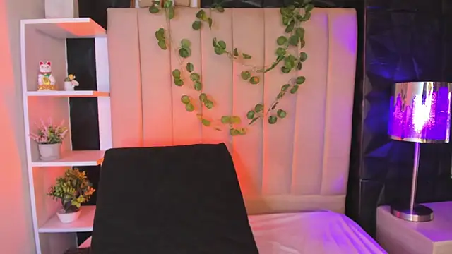 Snapshot of Bonnali_lune chatting on 11-21-25, 11:58 Bonnali lune online show from 11-21-25, 11:58