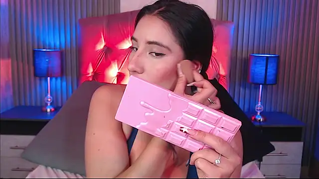 Snapshot of Bonnali_lune chatting on 11-29-25, 10:24 Bonnali lune online show from 11-29-25, 10:24