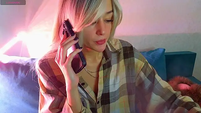 Snapshot of thief_of_hearts chatting on 09-10-25, 09:53 thief of hearts online show from 09-10-25, 09:53