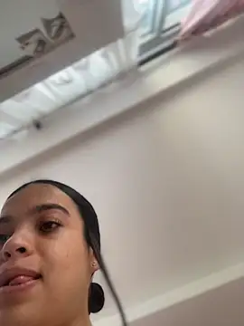 JuanitaMore01 online show from 04-05-26, 08:28