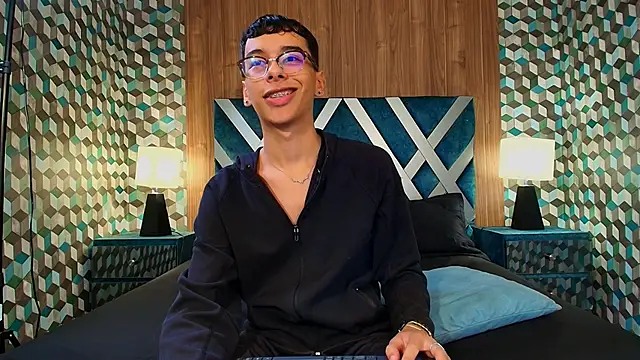 Snapshot of Aiden_Royce chatting on 09-09-25, 12:10 Aiden Royce online show from 09-09-25, 12:10