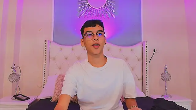 Snapshot of Aiden_Royce chatting on 09-13-25, 08:19 Aiden Royce online show from 09-13-25, 08:19