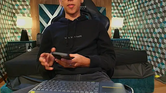 Snapshot of Aiden_Royce chatting on 09-14-25, 09:36 Aiden Royce online show from 09-14-25, 09:36