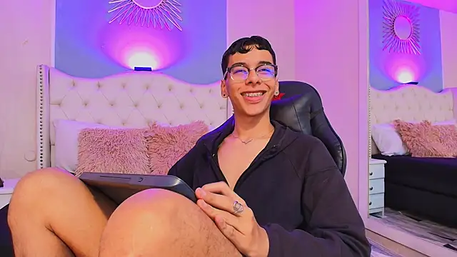 Aiden Royce online show from 09-22-25, 05:20