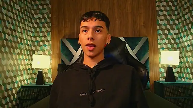 Snapshot of Aiden_Royce chatting on 10-22-25, 05:30 Aiden Royce online show from 10-22-25, 05:30