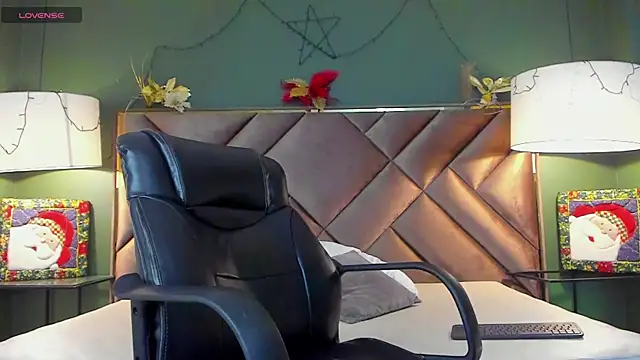 Snapshot of Aiden_Royce chatting on 12-14-25, 05:57 Aiden Royce online show from 12-14-25, 05:57