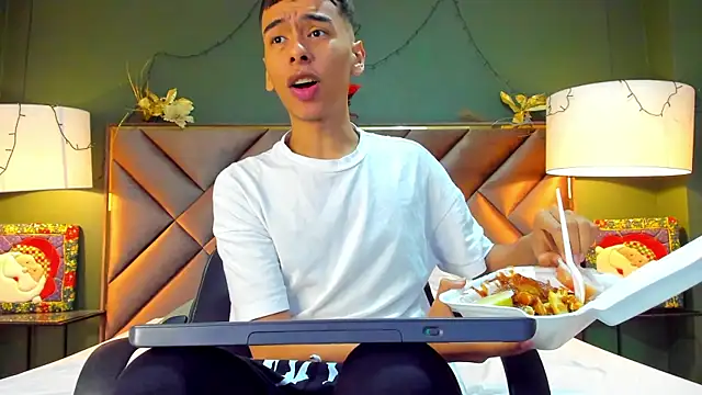 Aiden Royce online show from 12-23-25, 05:05