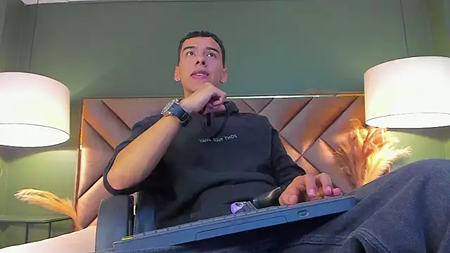 Aiden Royce online show from 01-12-26, 05:56