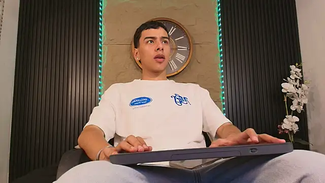 Aiden Royce online show from 04-04-26, 11:46