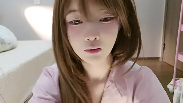 Snapshot of EnEn_xiaobao chatting on 12-16-25, 01:05 EnEn xiaobao online show from 12-16-25, 01:05