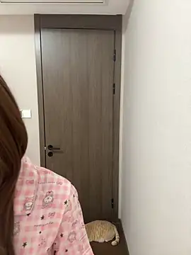 Snapshot of EnEn_xiaobao chatting on 12-17-25, 12:55 EnEn xiaobao online show from 12-17-25, 12:55