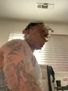 Snapshot of pnwzo chatting on 10-29-25, 11:06 pnwzo online show from 10-29-25, 11:06