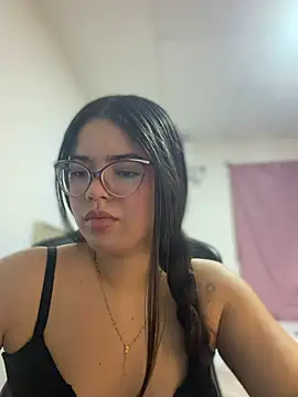 Snapshot of Valentina2390 chatting on 06-29-26, 02:51 Valentina2390 online show from 06-29-26, 02:51