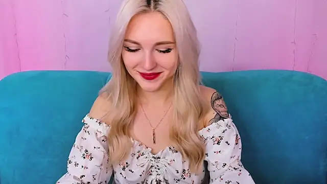 LisaFoxyMe online show from 10-05-25, 08:12