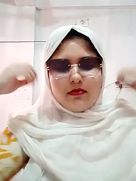 Snapshot of Nusrat-N chatting on 06-04-26, 10:10 Nusrat-N online show from 06-04-26, 10:10