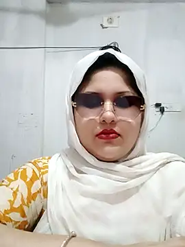 Snapshot of Nusrat-N chatting on 06-05-26, 12:39 Nusrat-N online show from 06-05-26, 12:39