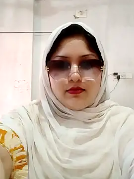 Snapshot of Nusrat-N chatting on 06-08-26, 05:52 Nusrat-N online show from 06-08-26, 05:52