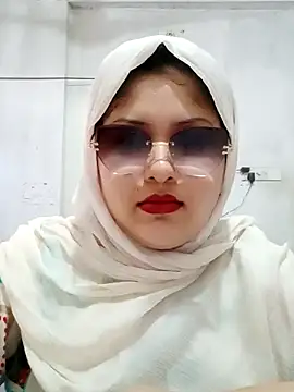 Snapshot of Nusrat-N chatting on 06-11-26, 03:48 Nusrat-N online show from 06-11-26, 03:48