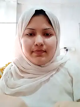 Snapshot of Nusrat-N chatting on 06-12-26, 08:13 Nusrat-N online show from 06-12-26, 08:13