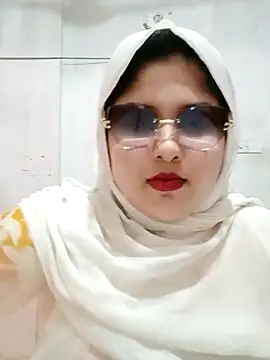 Snapshot of Nusrat-N chatting on 06-13-26, 12:03 Nusrat-N online show from 06-13-26, 12:03