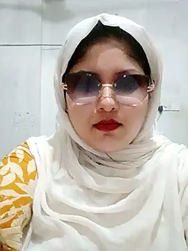 Snapshot of Nusrat-N chatting on 06-14-26, 01:14 Nusrat-N online show from 06-14-26, 01:14