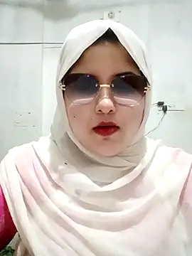 Snapshot of Nusrat-N chatting on 06-14-26, 02:30 Nusrat-N online show from 06-14-26, 02:30