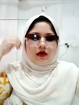 Snapshot of Nusrat-N chatting on 06-16-26, 07:11 Nusrat-N online show from 06-16-26, 07:11