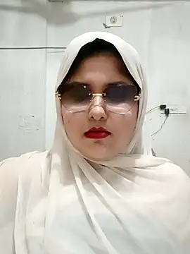 Snapshot of Nusrat-N chatting on 06-18-26, 10:09 Nusrat-N online show from 06-18-26, 10:09