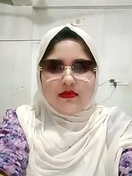 Snapshot of Nusrat-N chatting on 06-21-26, 10:07 Nusrat-N online show from 06-21-26, 10:07