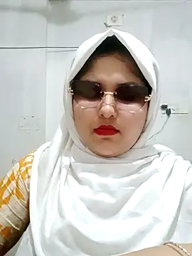 Snapshot of Nusrat-N chatting on 06-22-26, 10:23 Nusrat-N online show from 06-22-26, 10:23