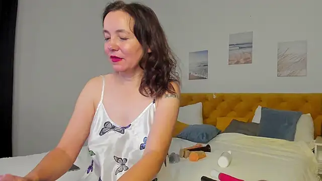 Kira Adler online show from 11-12-25, 01:17