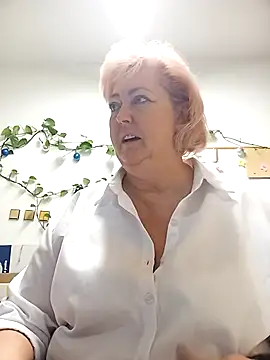 Snapshot of TerezaVelvet chatting on 09-23-25, 05:10 TerezaVelvet online show from 09-23-25, 05:10