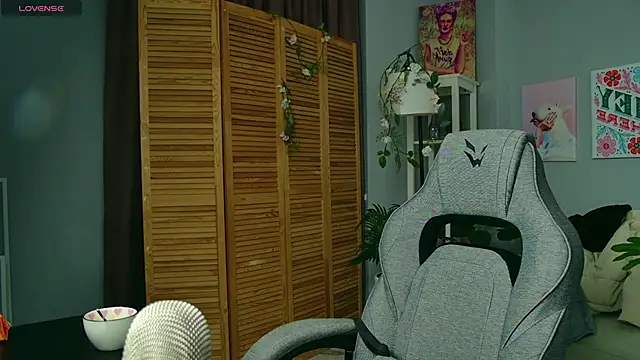 Snapshot of SakuraBliss chatting on 11-12-25, 05:24 SakuraBliss online show from 11-12-25, 05:24