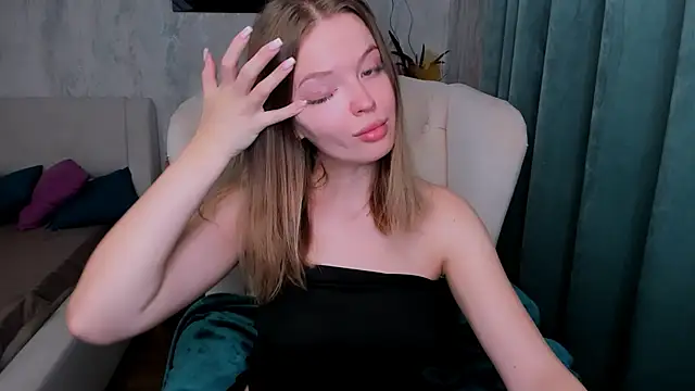 LaurennHill online show from 10-12-25, 12:20