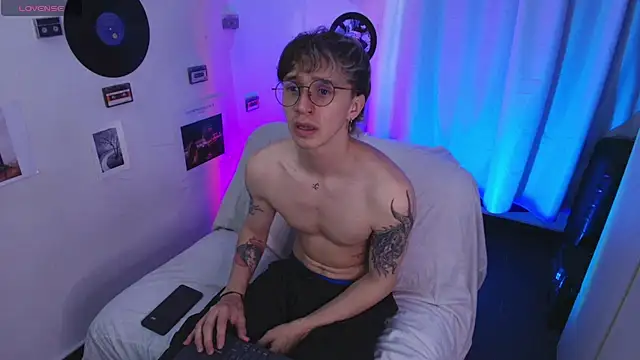 Snapshot of Nick_Bangover_ chatting on 06-05-26, 10:37 Nick Bangover online show from 06-05-26, 10:37