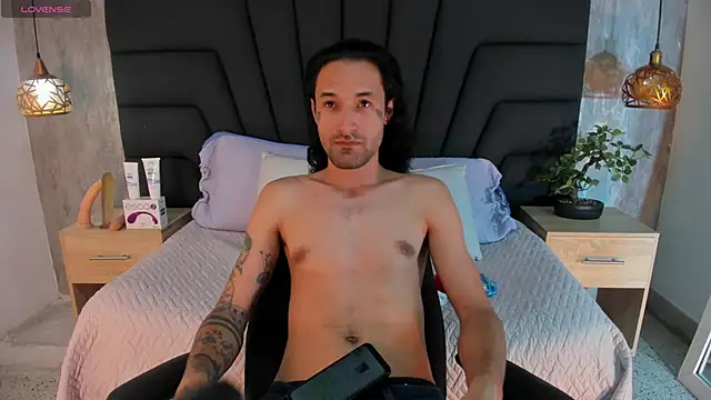 Snapshot of Hisoka_011 chatting on 10-17-25, 07:27 Hisoka 011 online show from 10-17-25, 07:27